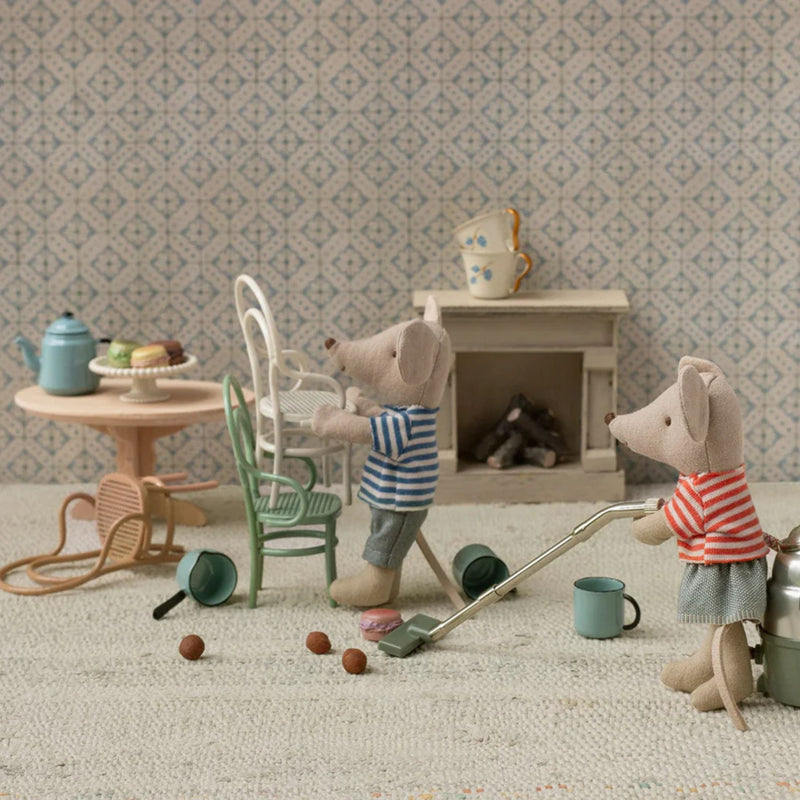 Vintage Chair, Mouse