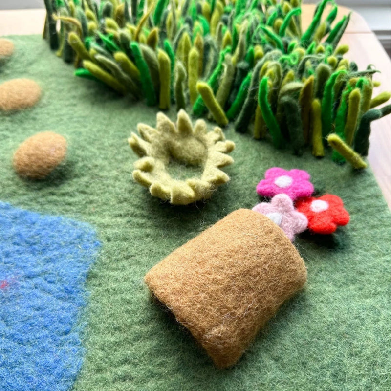 Felt Backyard Bug Play Mat