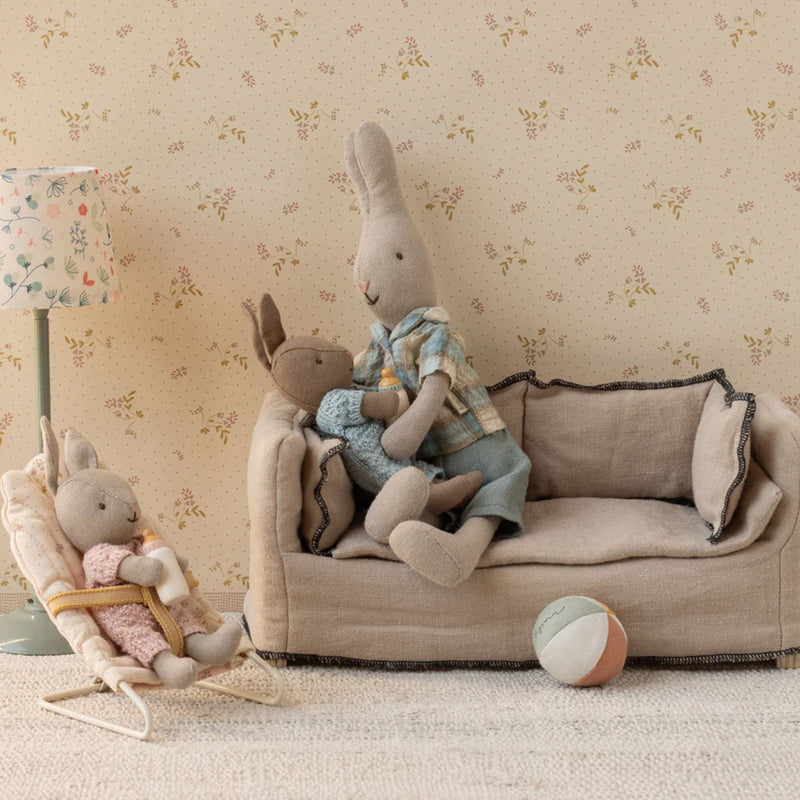Babysitter, Micro