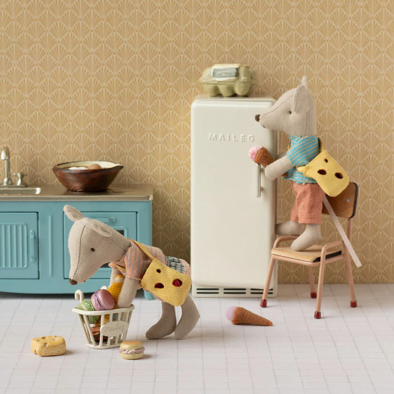 Clothes and Bag, Little Sister Mouse