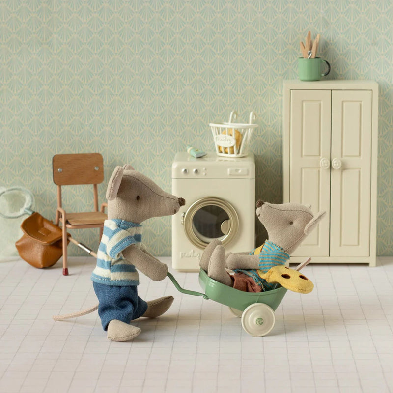 Little Brother Mouse with Bag, Magnet Hands