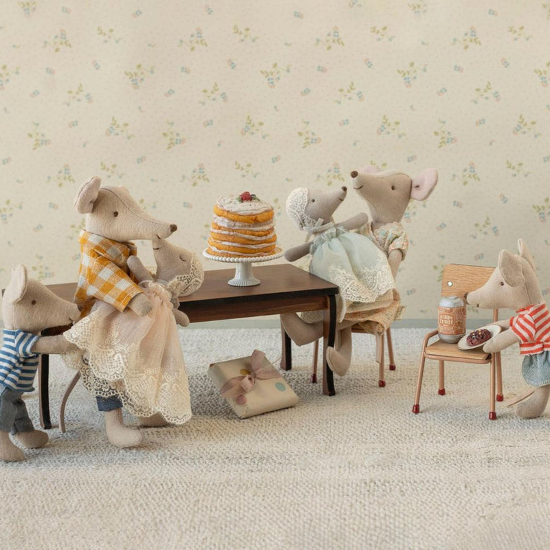 Long Dining Table, Mouse